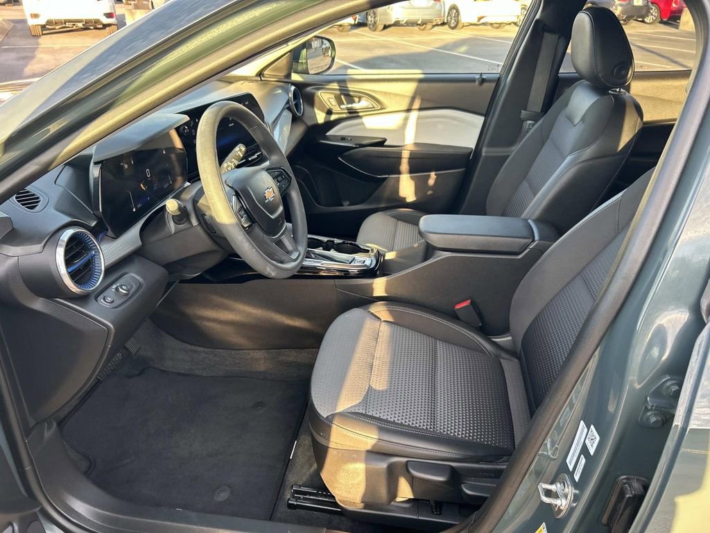 Used 2025 Chevrolet Trax LT image 19