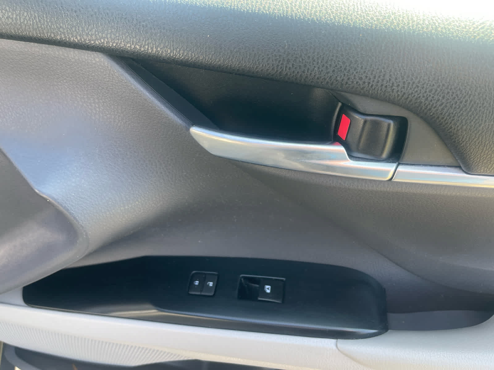 Used 2018 Toyota Camry SE w/ Convenience Package FWD image 26