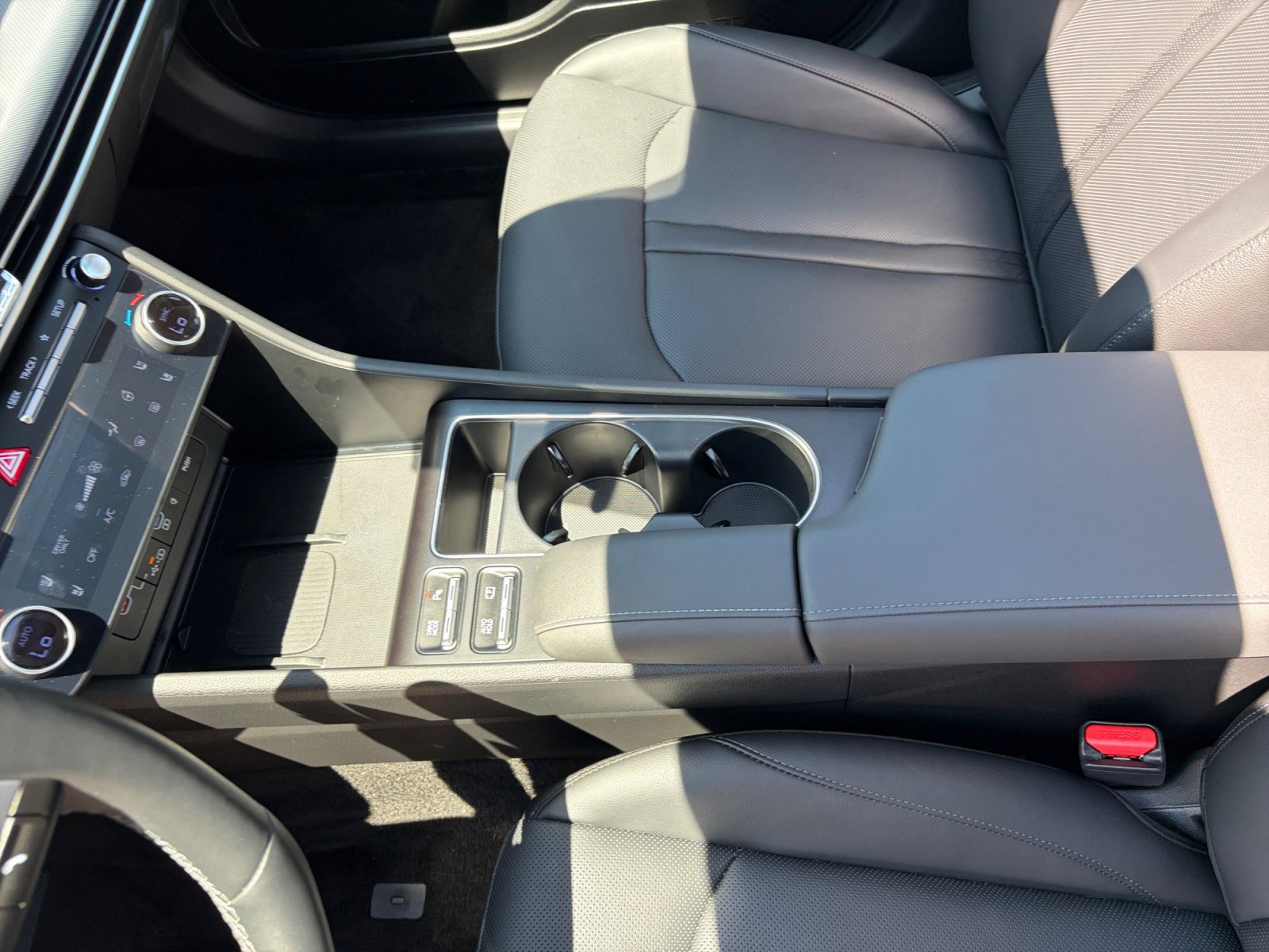 Used 2025 Hyundai Sonata Limited FWD image 27