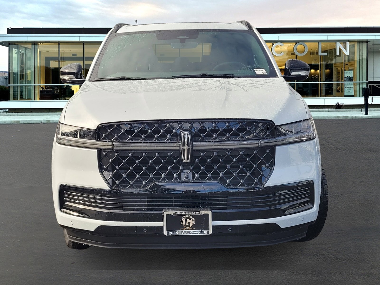 New 2025 Lincoln Navigator Reserve w/ Jet Appearance Package image 2