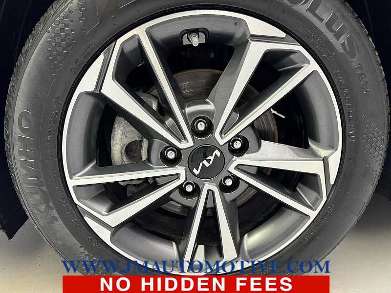 Used 2023 Kia Forte LXS w/ LXS Technology Package FWD image 9