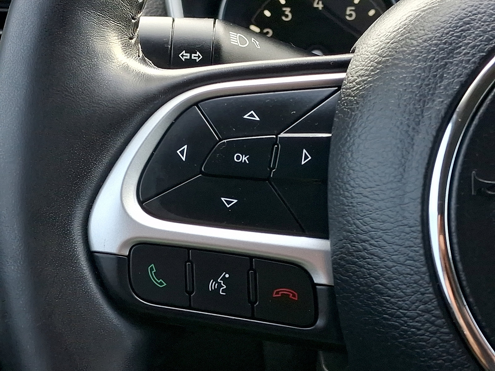 Used 2019 Jeep Compass Latitude FWD image 24