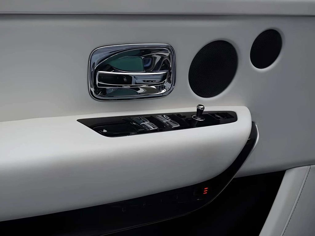 Used 2023 Rolls-Royce Cullinan Black Badge image 21