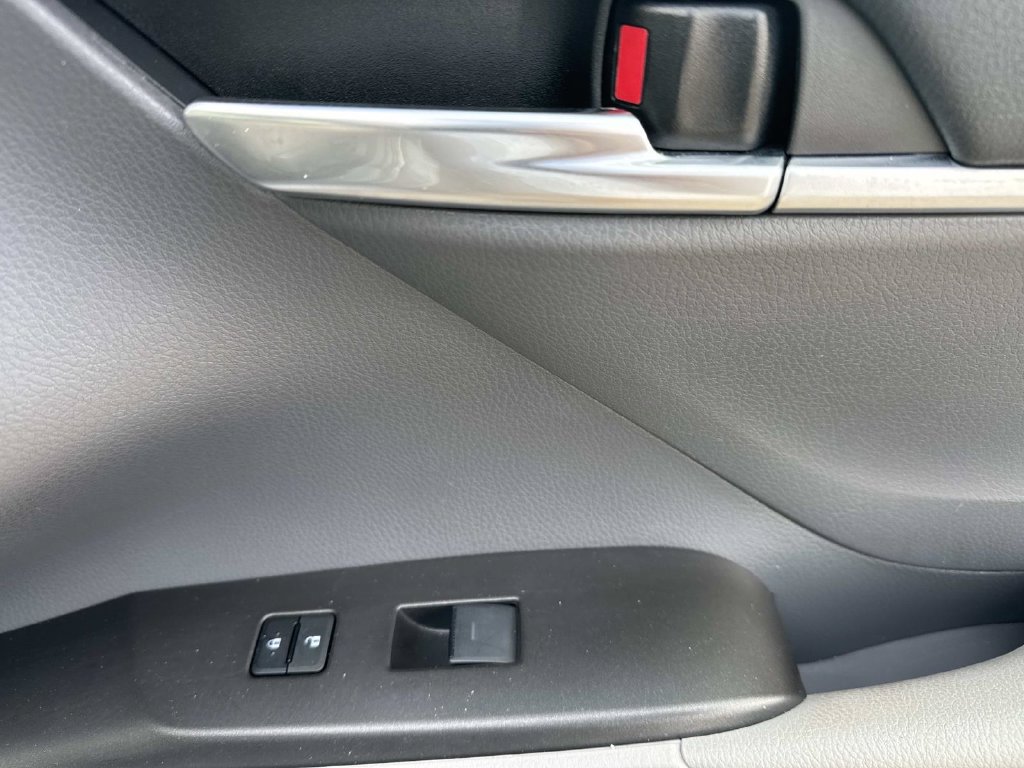 Used 2022 Toyota Camry LE w/ Convenience Package FWD image 22