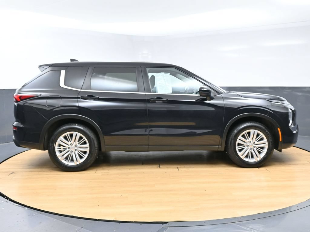 Used 2024 Mitsubishi Outlander ES AWD/4WD image 8