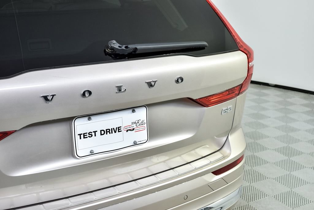 Certified 2023 Volvo XC60 B5 Ultimate w/ Protection Package Premier image 38