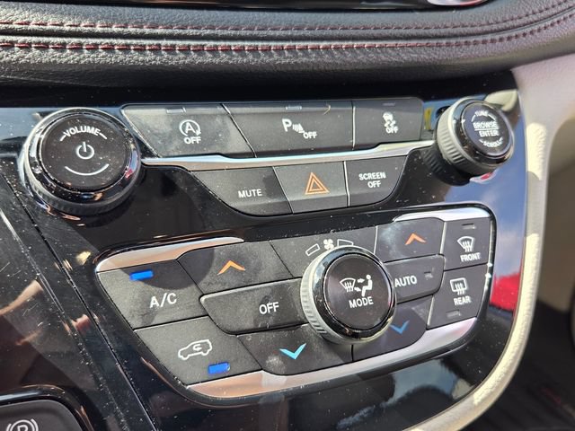 Used 2019 Chrysler Pacifica Limited FWD image 25
