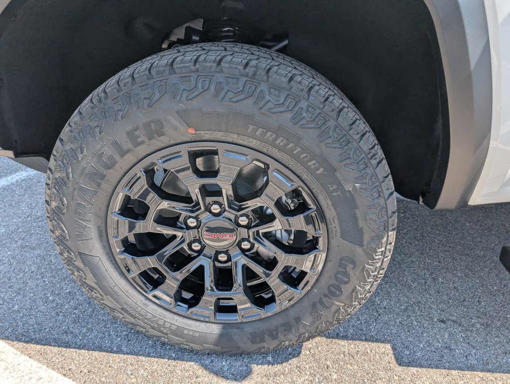 New 2026 GMC Canyon Elevation w/ Convenience Package RWD image 24