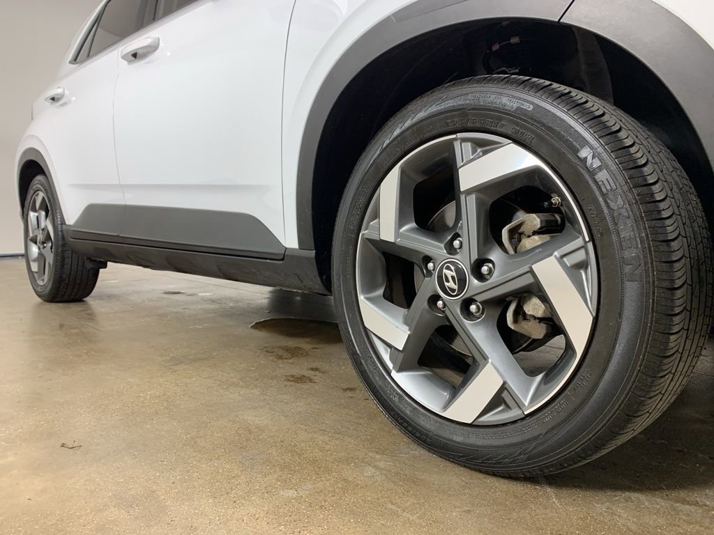 Used 2022 Hyundai Venue SEL image 6