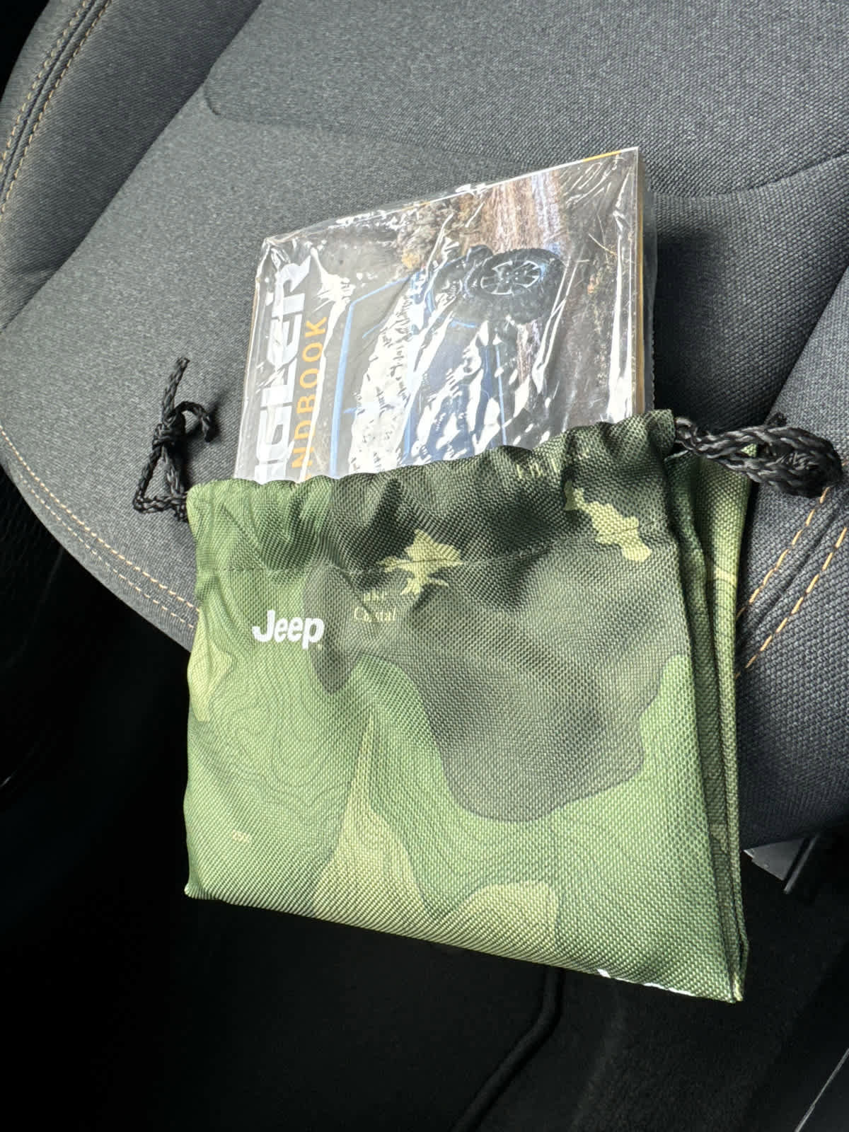 Used 2025 Jeep Wrangler Sahara w/ Safety Group image 26