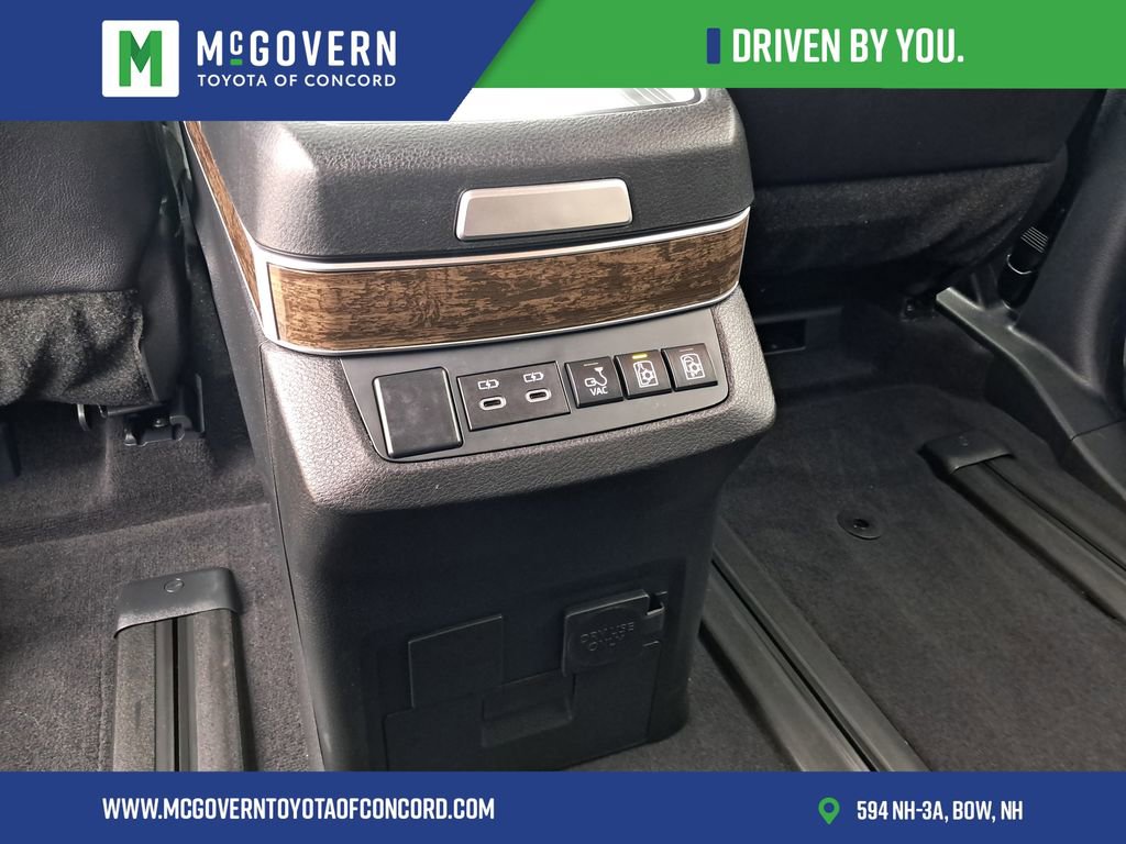 Used 2025 Toyota Sienna Platinum AWD/4WD image 19