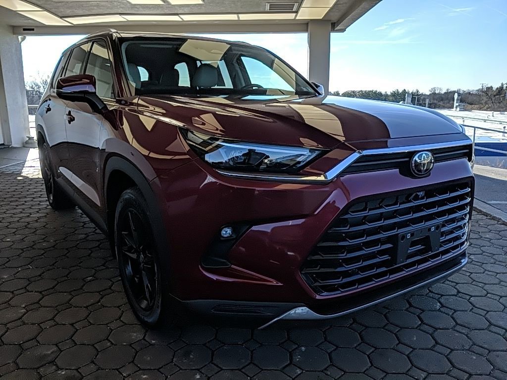 Used 2024 Toyota Grand Highlander Limited image 3