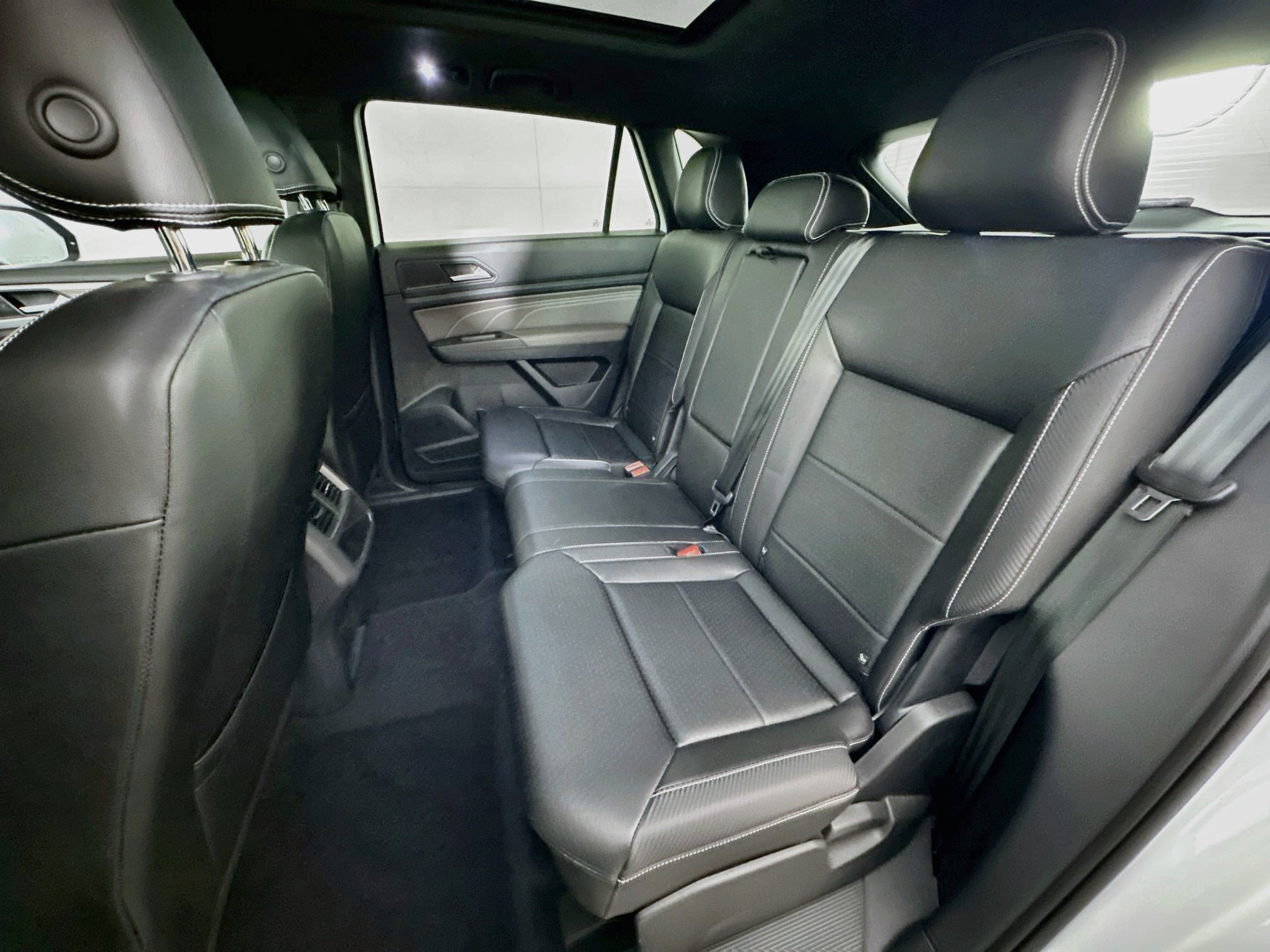 Used 2023 Volkswagen Atlas Cross Sport SE w/ Panoramic Sunroof Package FWD image 27