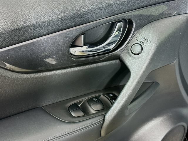 Used 2018 Nissan Rogue S AWD/4WD image 22