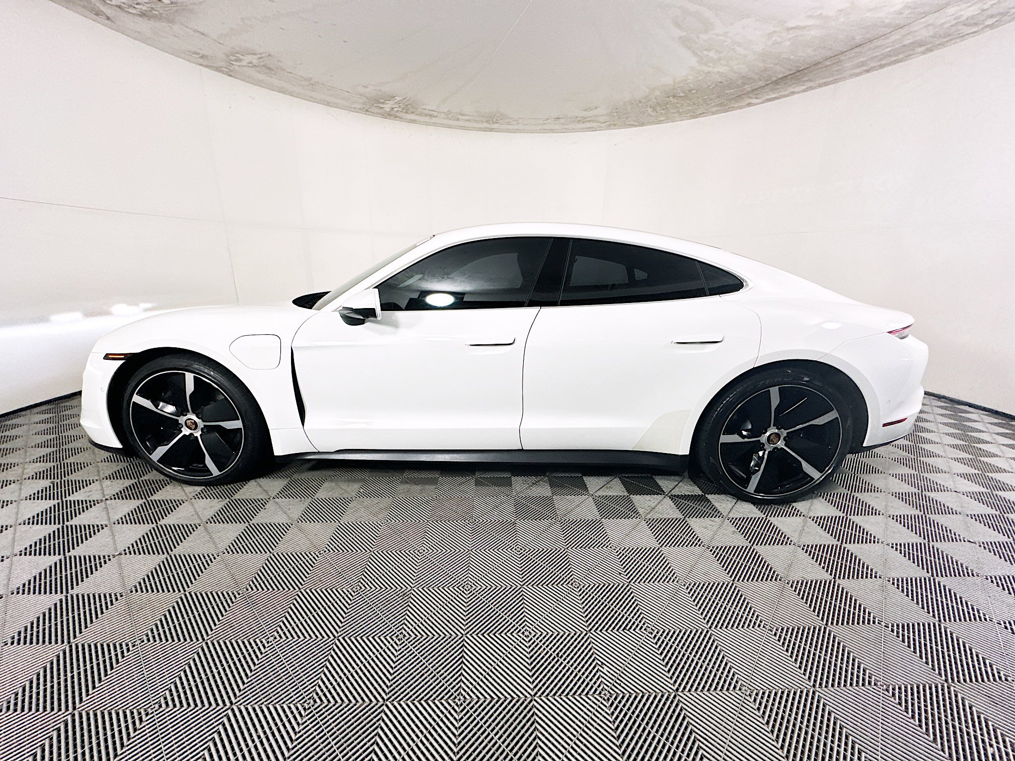 Used 2020 Porsche Taycan 4S AWD/4WD image 6