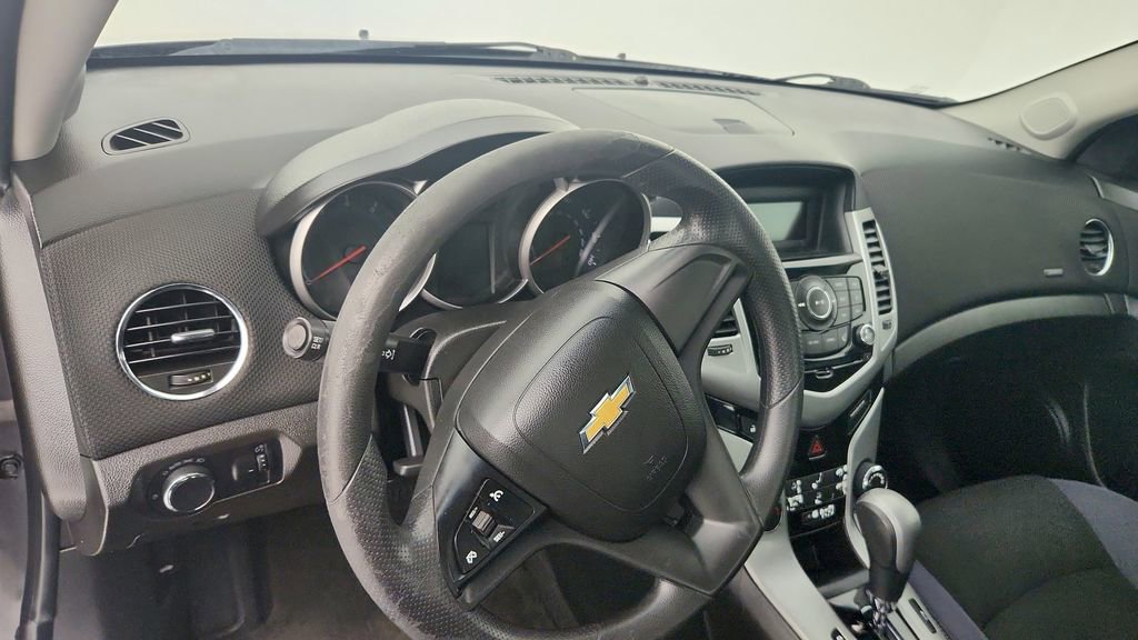 Used 2014 Chevrolet Cruze LT image 16