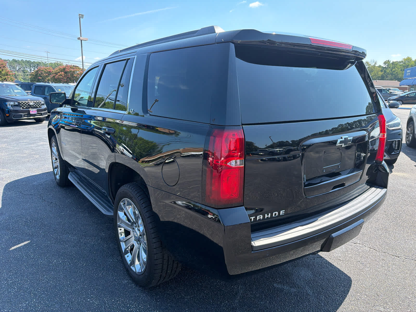Used 2017 Chevrolet Tahoe LT w/ Luxury Package AWD/4WD image 5