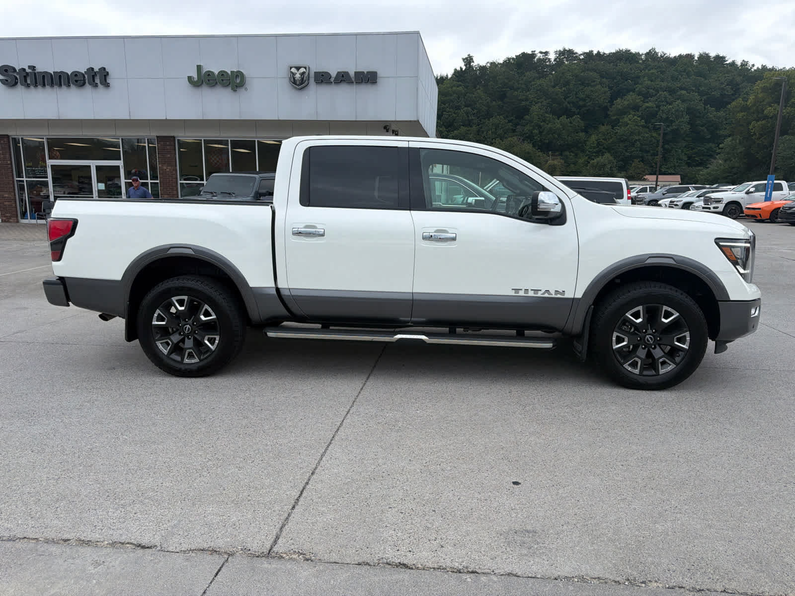 Used 2024 Nissan Titan Platinum Reserve w/ Moonroof Package AWD/4WD image 5