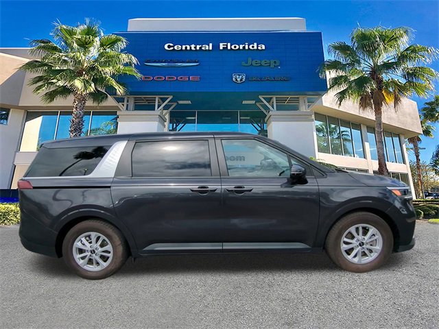 Used 2024 Kia Carnival LX image 4