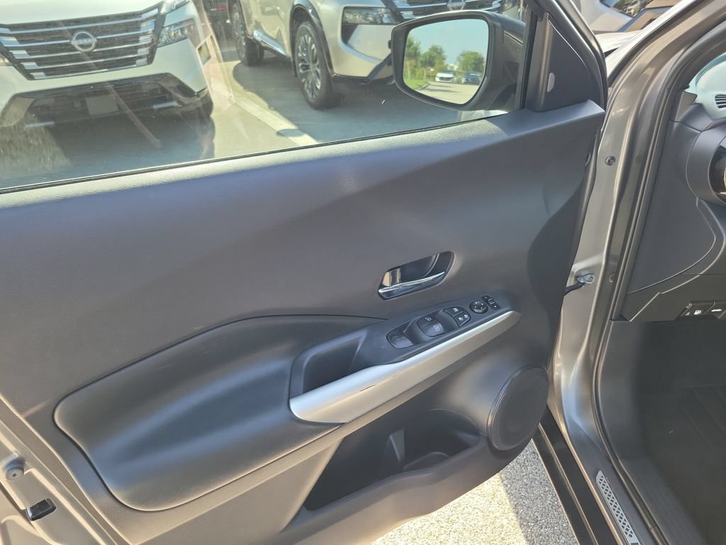 Used 2019 Nissan Kicks SR w/ SR Premium Package FWD image 18