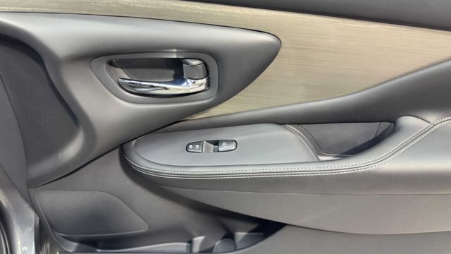Used 2018 Nissan Murano SV w/ Premium Package FWD image 16