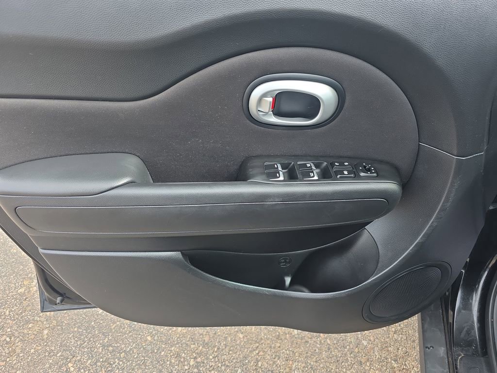 Used 2017 Kia Soul + FWD image 11