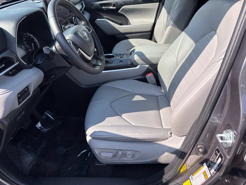 Certified 2024 Toyota Highlander XLE FWD image 21