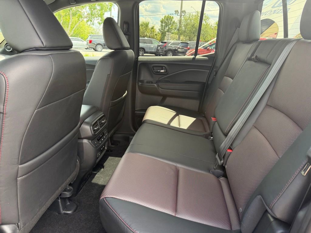 Used 2025 Honda Ridgeline Black Edition image 10