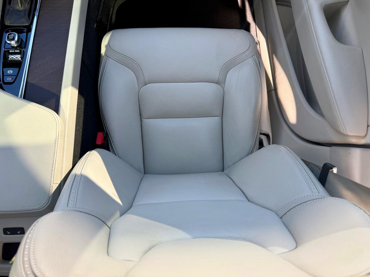 Used 2020 Volvo V90 T6 Cross Country AWD/4WD image 32