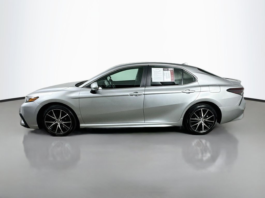 Used 2023 Toyota Camry SE FWD image 5
