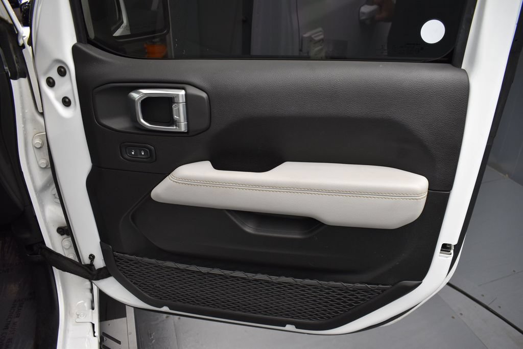 Used 2022 Jeep Wrangler Unlimited Sahara AWD/4WD image 6