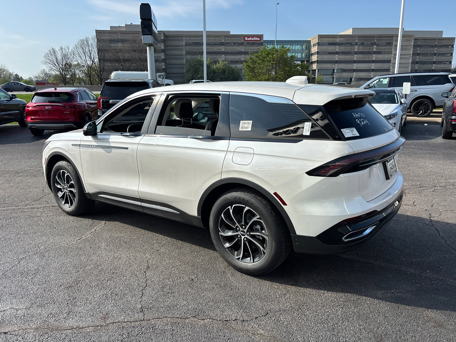New 2026 Lincoln Nautilus Premier AWD/4WD image 5