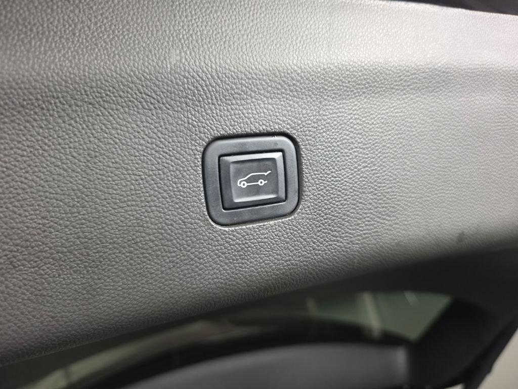 Used 2022 Buick Enclave Avenir w/ Avenir Technology Package AWD/4WD image 36