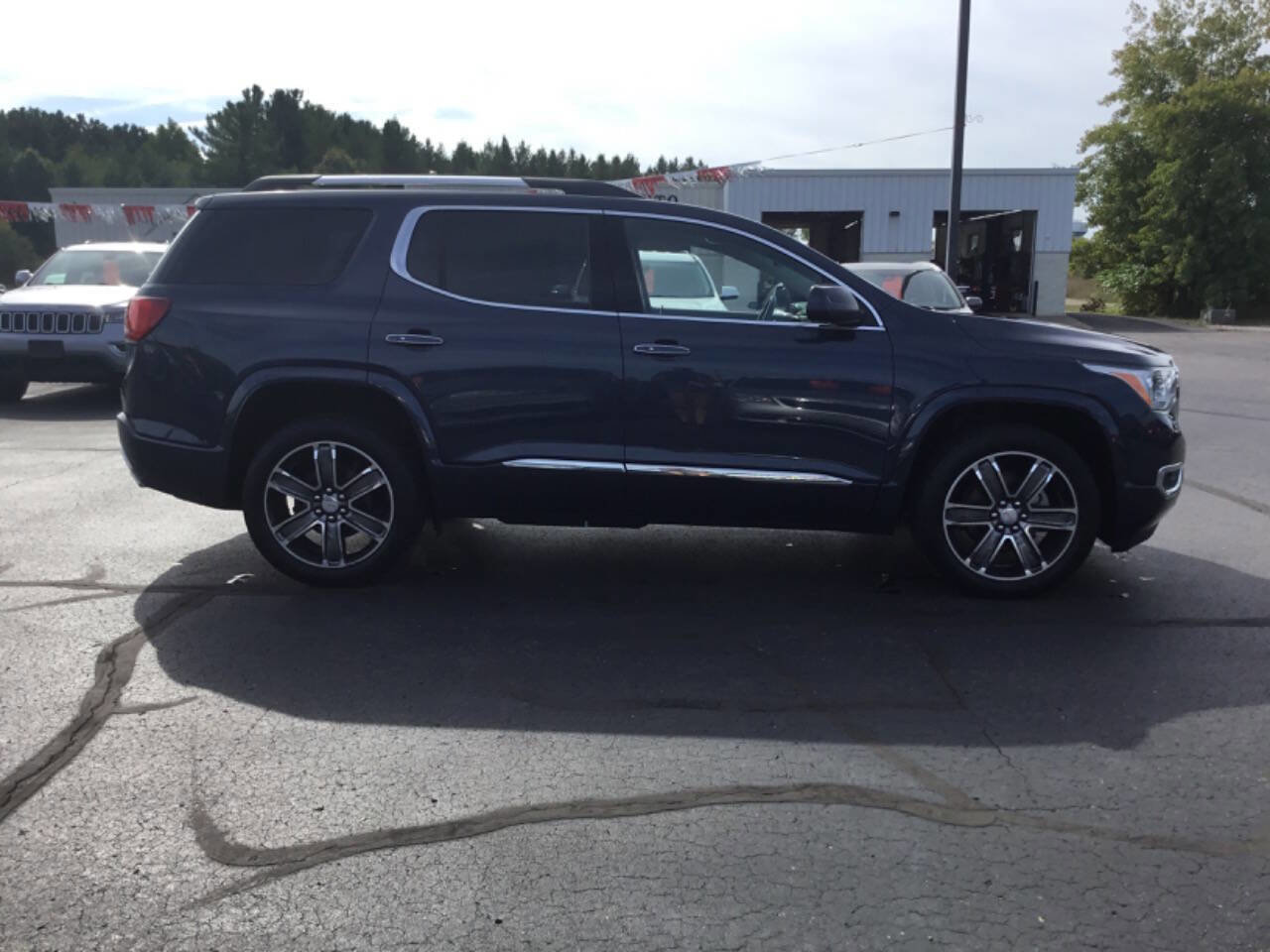Used 2019 GMC Acadia Denali w/ Technology Package image 2