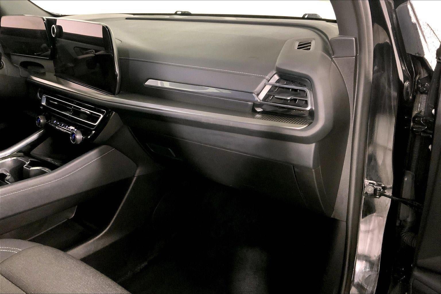 Used 2024 Chevrolet Traverse LT image 16