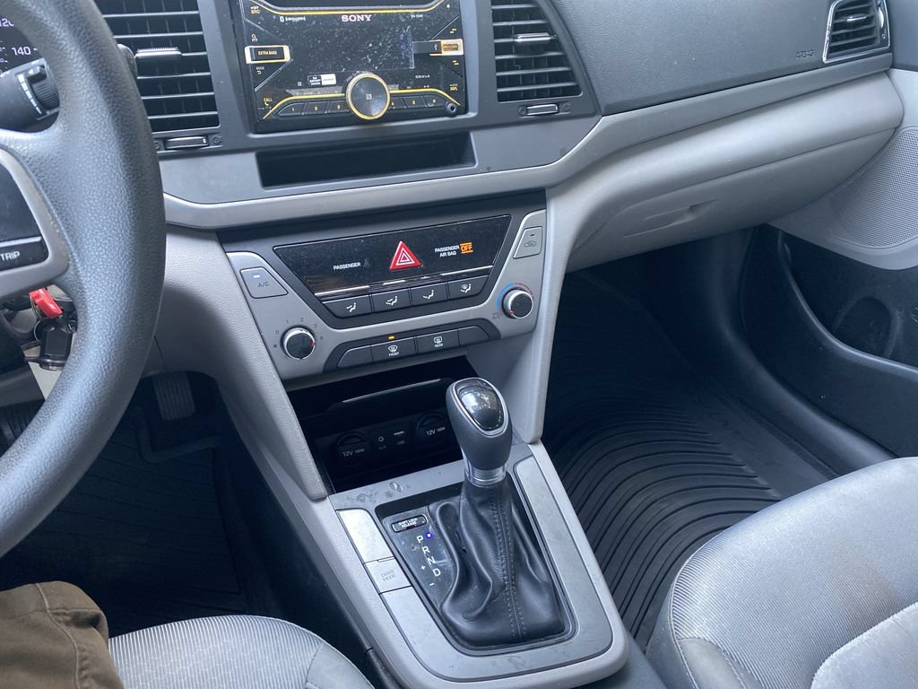 Used 2017 Hyundai Elantra SE FWD image 21