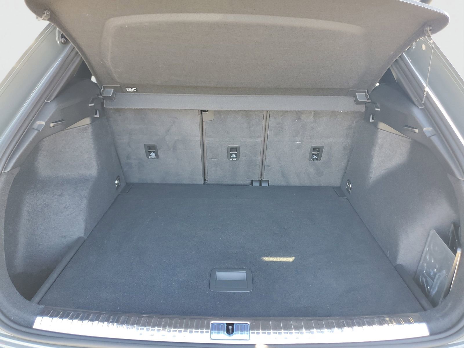 Used 2025 Audi Q3 2.0T Premium w/ Convenience Package image 9