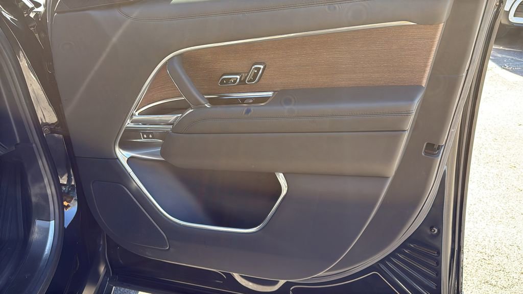 Used 2023 Land Rover Range Rover SE image 13
