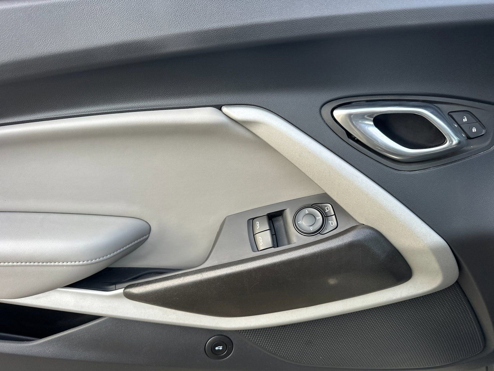 Used 2023 Chevrolet Camaro LT image 10