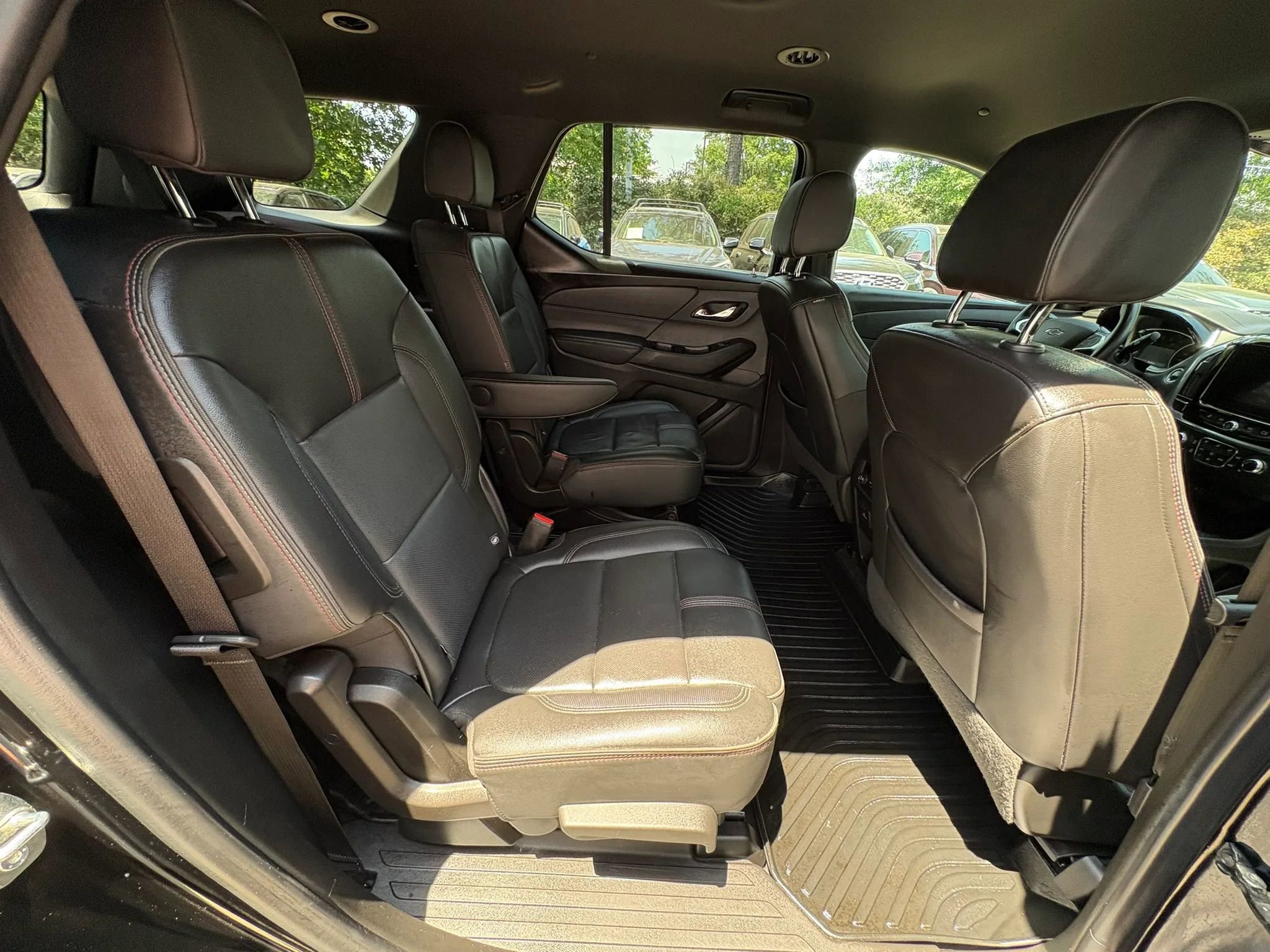 Used 2022 Chevrolet Traverse RS w/ LPO, 'HIT The Road' Package FWD image 16