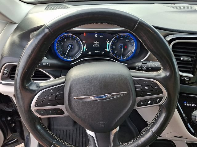 Used 2021 Chrysler Pacifica Touring-L FWD image 21