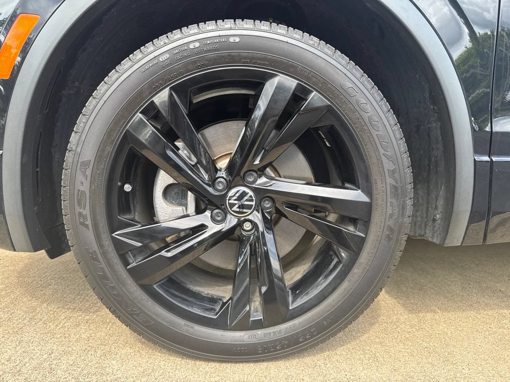 Used 2024 Volkswagen Tiguan SE R-Line AWD/4WD image 25