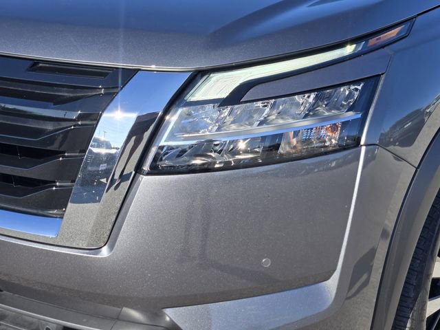 Used 2023 Nissan Pathfinder Platinum w/ Cargo Package image 10
