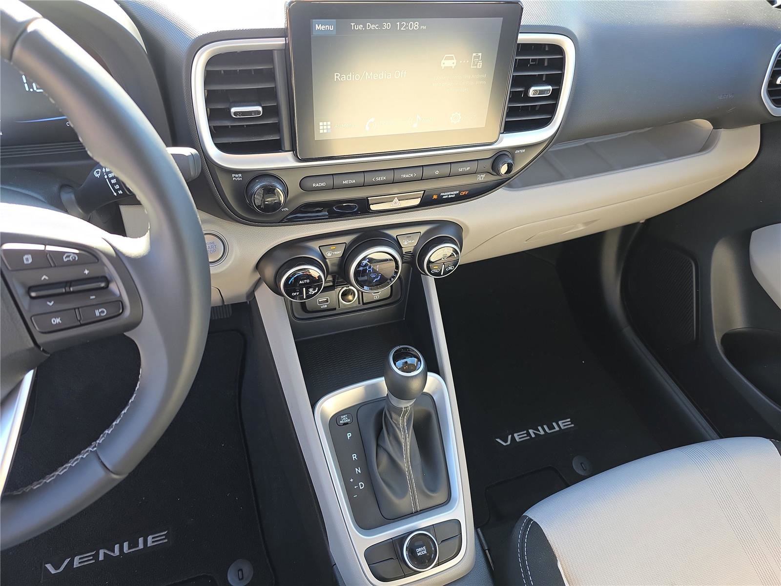 Certified 2025 Hyundai Venue SEL image 28