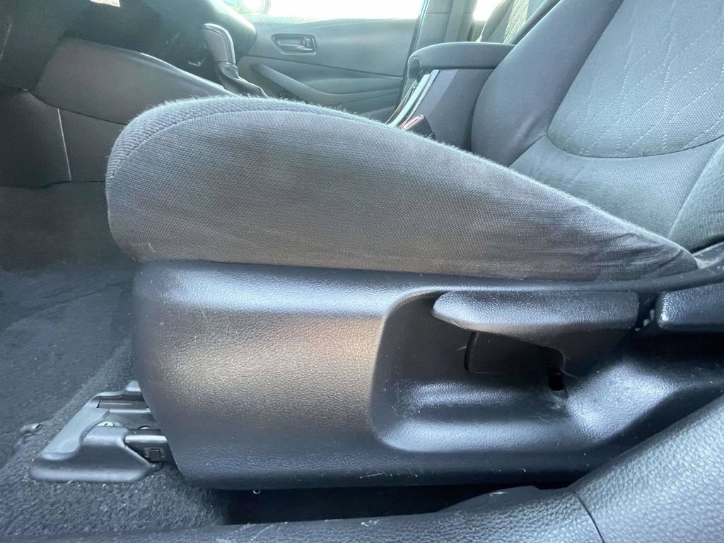 Used 2022 Toyota Corolla LE FWD image 17