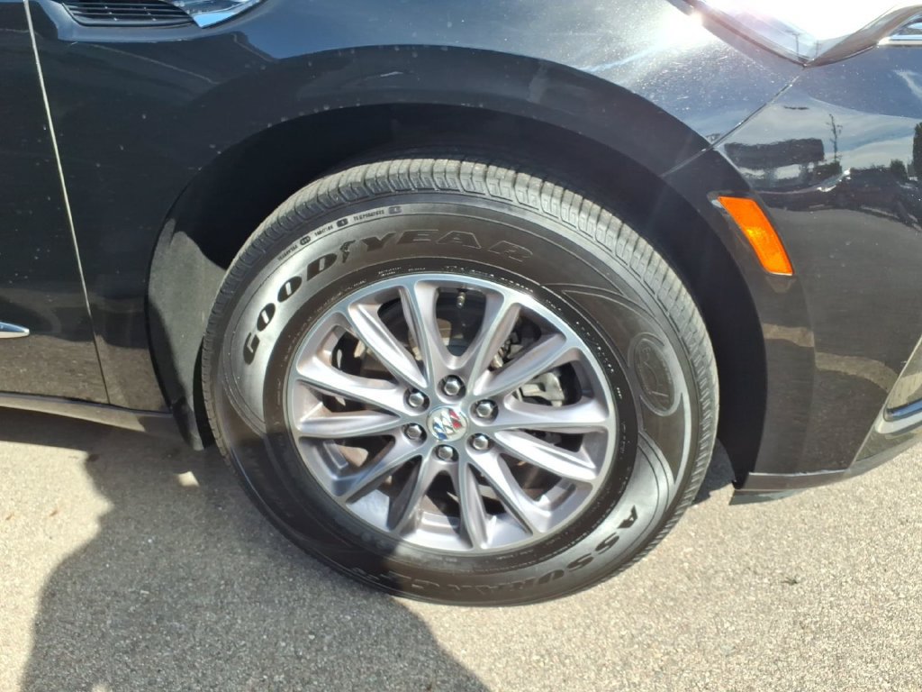 Used 2024 Buick Enclave Essence AWD/4WD image 25