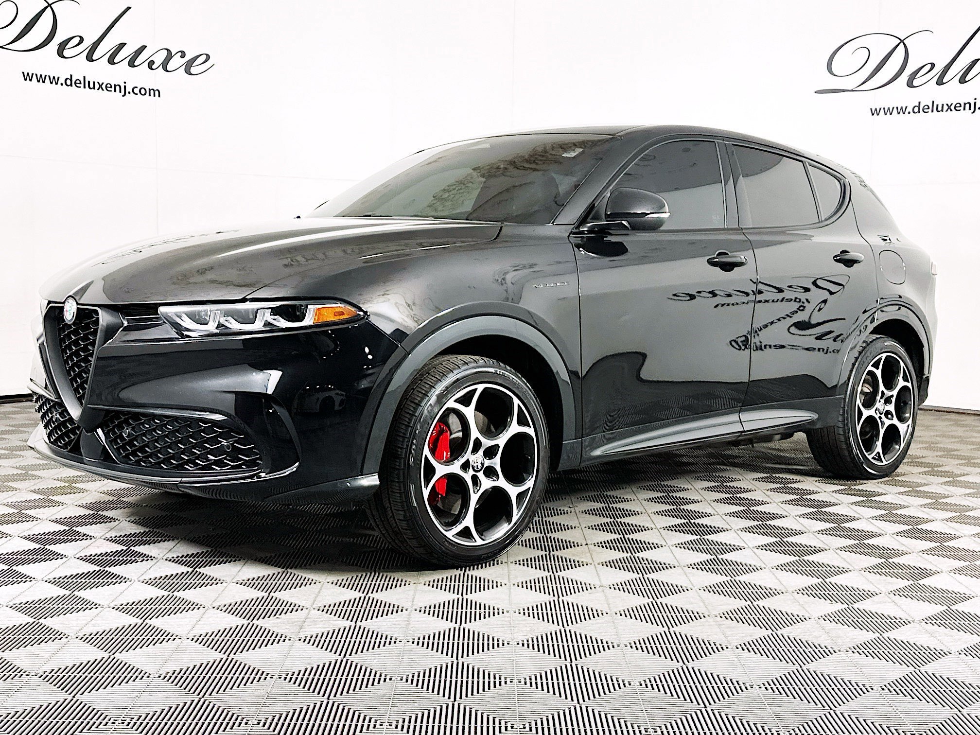 Used 2024 Alfa Romeo Tonale Veloce AWD/4WD image 3