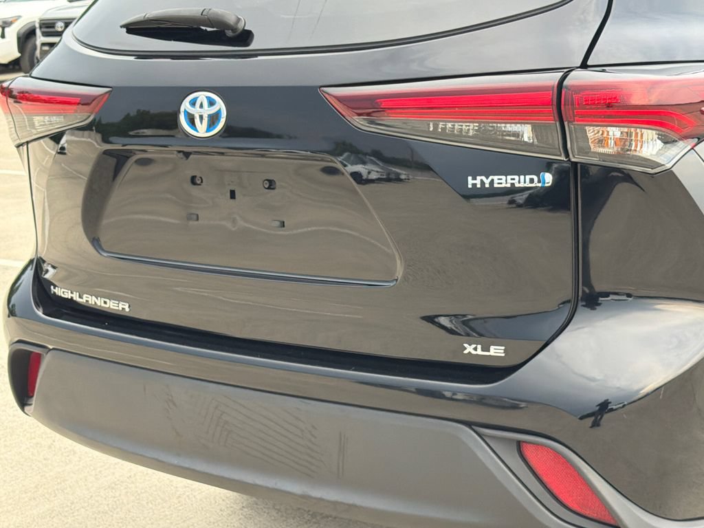 Used 2024 Toyota Highlander XLE AWD/4WD image 5