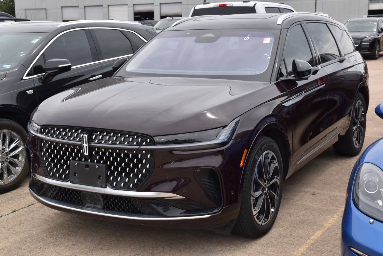 Certified 2024 Lincoln Nautilus Reserve w/ Equipment Group 202A AWD/4WD image 2