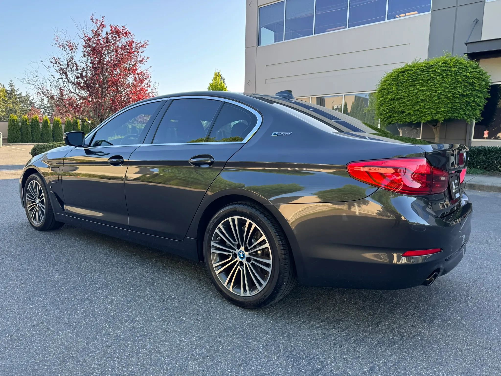 Used 2019 BMW 530e xDrive AWD/4WD image 7